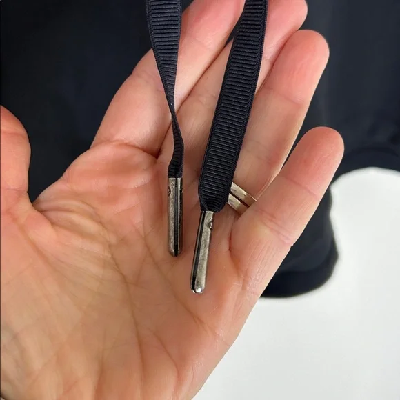 Lululemon On The Fly Short *Woven *2.5" Black Size 12 - Picture 7 of 16